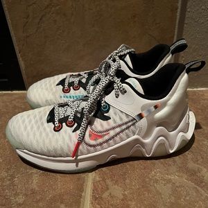 Nike Giannis Antetokounmpo women’s size 5 running shoes